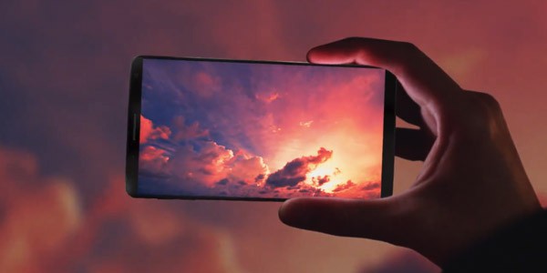 Новая фотография реального Samsung Galaxy S8: огромный изогнутый дисплей