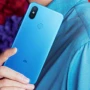 Синий — новый цвет сезона? Утекшие фото OnePlus 6 и Xiaomi Mi 6X