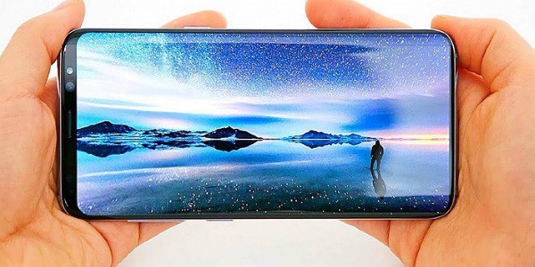 Корейцы не поддаются: слухи указывают на то, что даже в Galaxy S10 не будет козырька