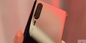 Новые подробности о Huawei P30: камера-перископ, 10-кратный зум и звук как в LG