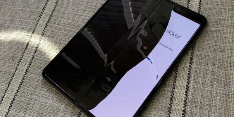 Старт продаж Samsung Galaxy Fold переносится на неопределенное время из-за проблем с экраном
