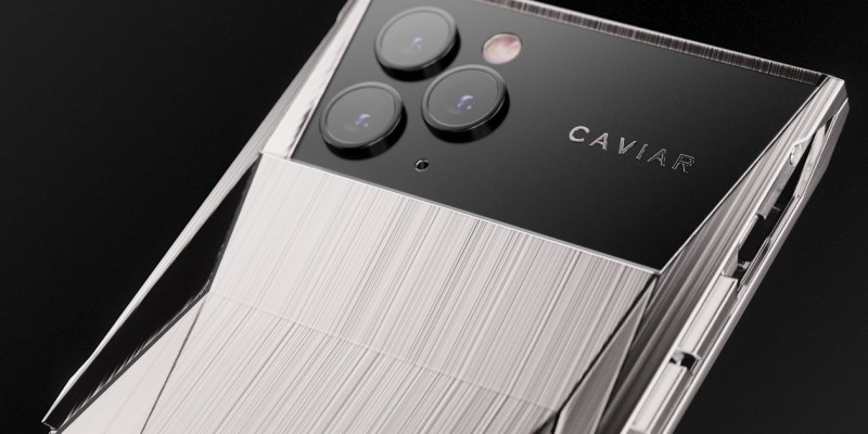 Caviar представила Cyberphone — iPhone 11 в стиле Tesla Cybertruck