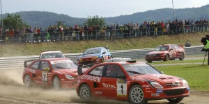 В Rallycross Track Racing раллийные автомобили катятся как по маслу