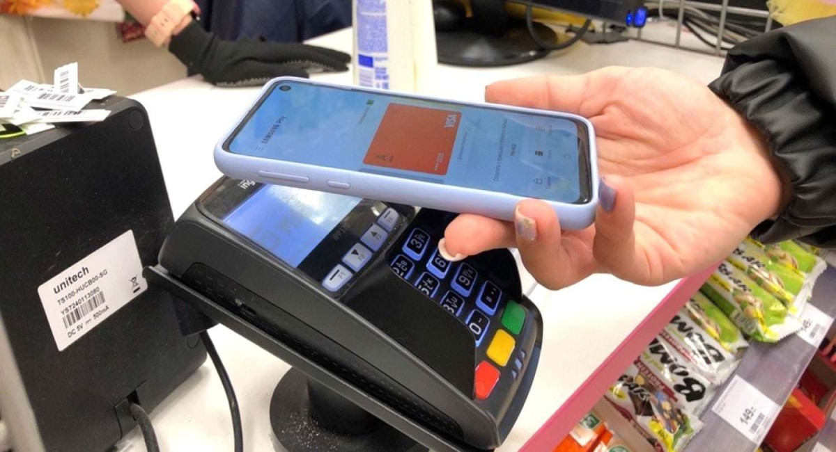 2 способа платить iPhone в российских магазинах