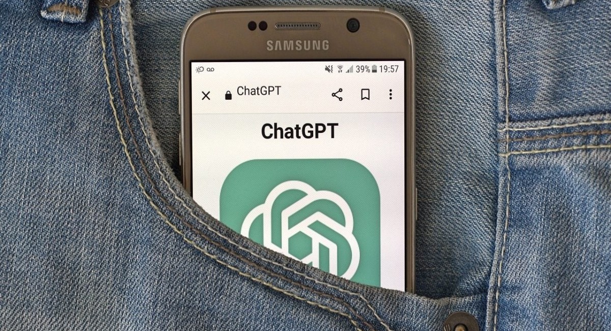 ChatGPT можно предзаказать в Google Play