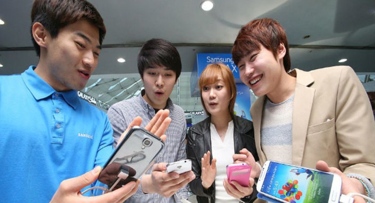 60% молодых корейцев используют Айфоны, но Samsung Galaxy наступает Apple на пятки