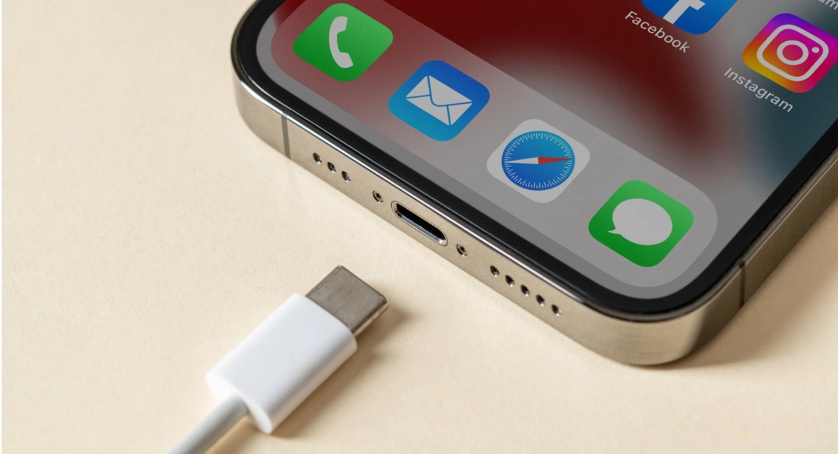 Вам не надо докупать USB 3 кабель для iPhone 15 Pro от Apple