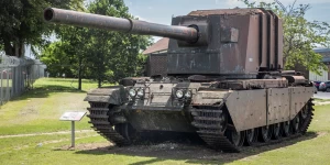 «От идеи к провалу»: История разработки британских САУ 4004 и 4005