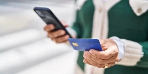 Как включить бесконтактную оплату на iPhone без походов в банк