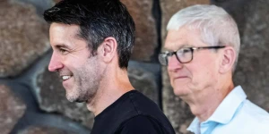 Тим Кук ушёл с поста CEO Apple — его место занял Джон Тернус
